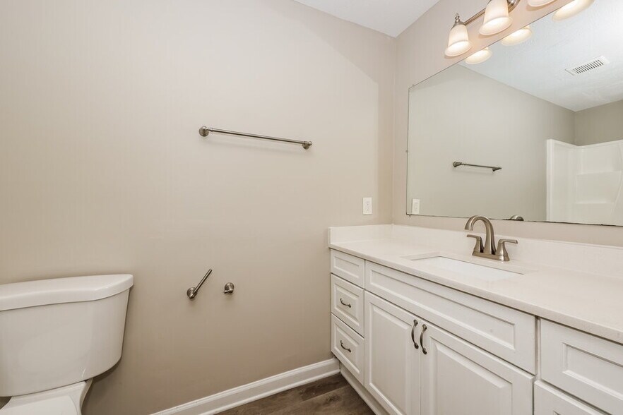 Building Photo - 113 Lyndhurst Dr