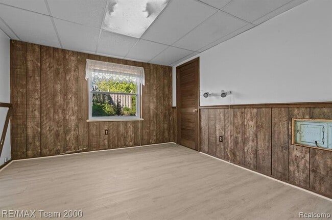 Building Photo - 25152 Fairway Dr