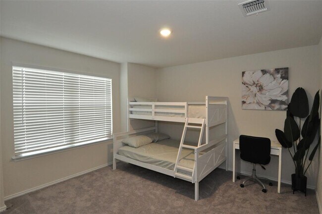 Building Photo - 1717 T H Johnson Dr