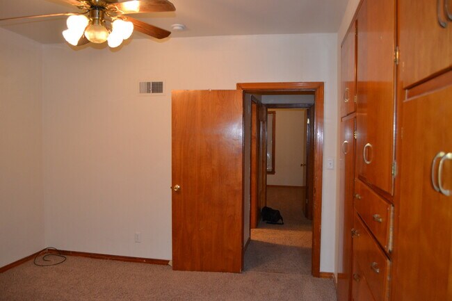 Building Photo - Court St Duplex