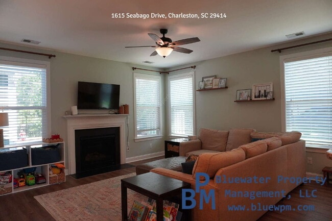 Building Photo - Charming 3-Bed Oasis with Granite Touches & Hardwood Flooring in Charleston!