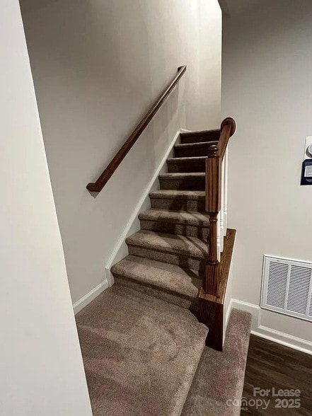 Building Photo - 2596 Grantham Place Dr