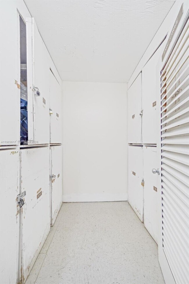 Building Photo - 20335 W Country Club Dr