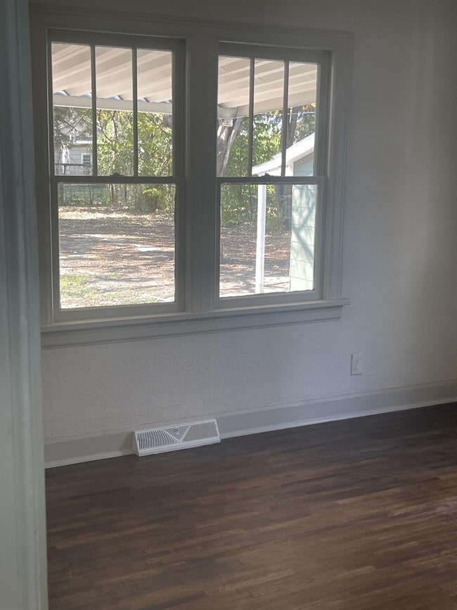 Building Photo - 1431 Santa Fe S