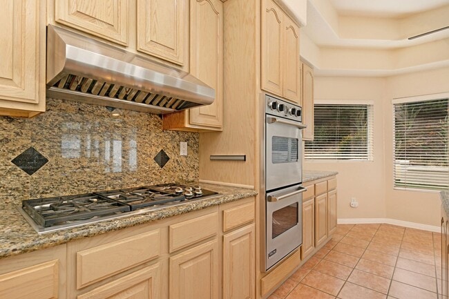 Building Photo - Large Beautiful Home in the Missions