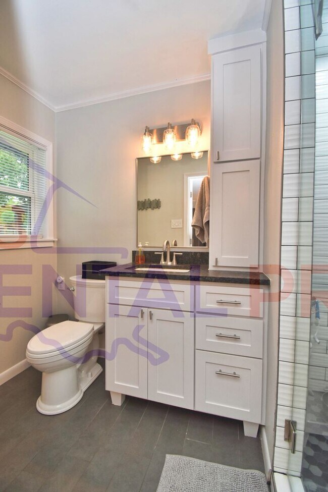 Building Photo - 4 Bed, 3 Bath Home in Ruston