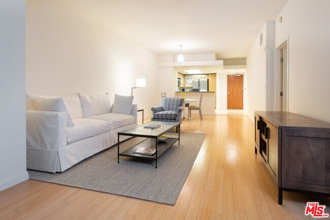 Building Photo - 13700 Marina Pointe Dr