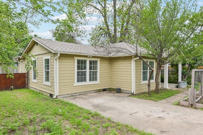 Building Photo - 903 Chote Ave