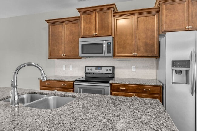 Building Photo - Middle Tennessee Blvd Townhome