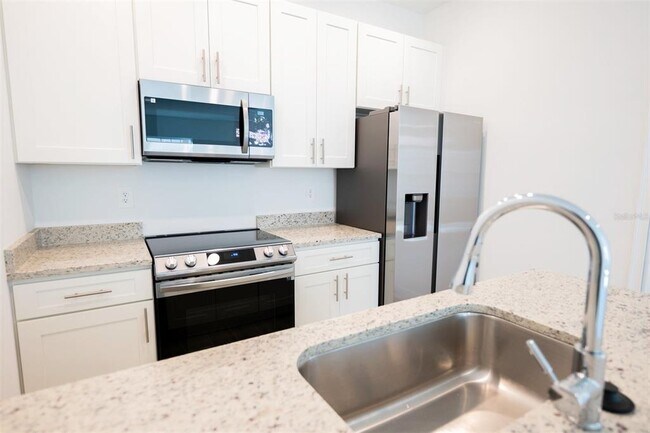 Building Photo - 1736 Pacific Rd