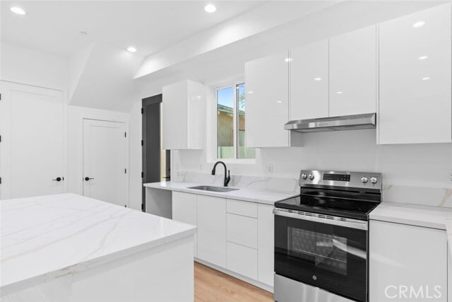 Building Photo - 6846 Cedros Ave