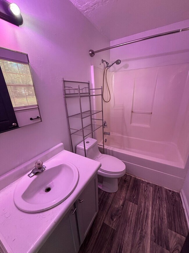 Building Photo - Spacious 4-Bed, 2-Bath Home with Yard and Prime Tallahassee Location