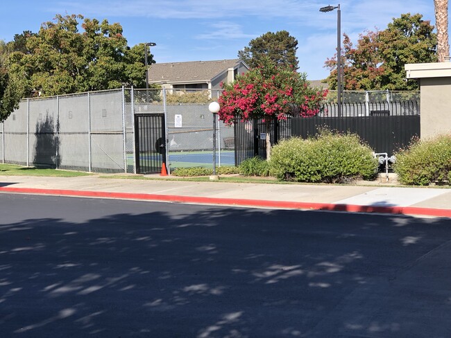 Building Photo - 818 Juno Ln