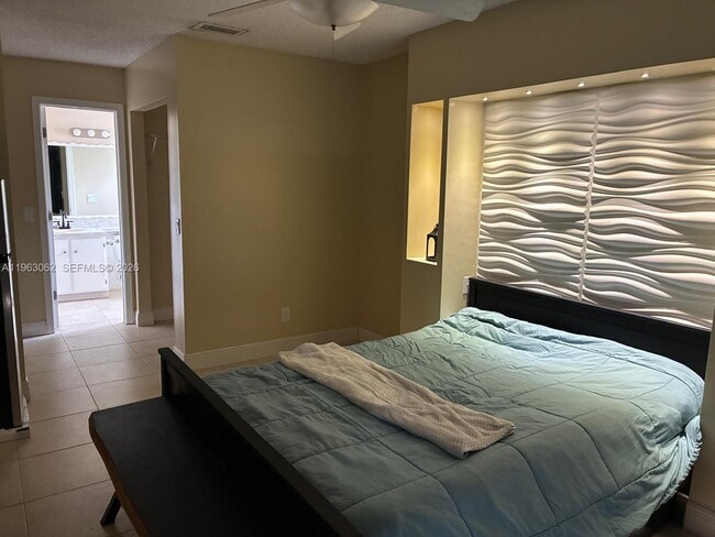 Building Photo - 2963 Genoa Pl