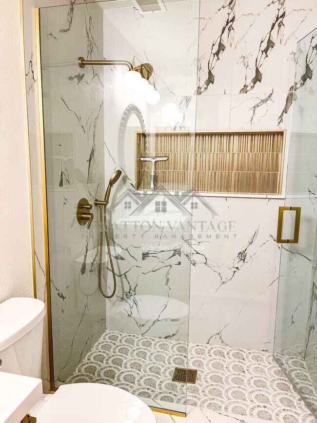 Building Photo - 1966 E Belmont Dr