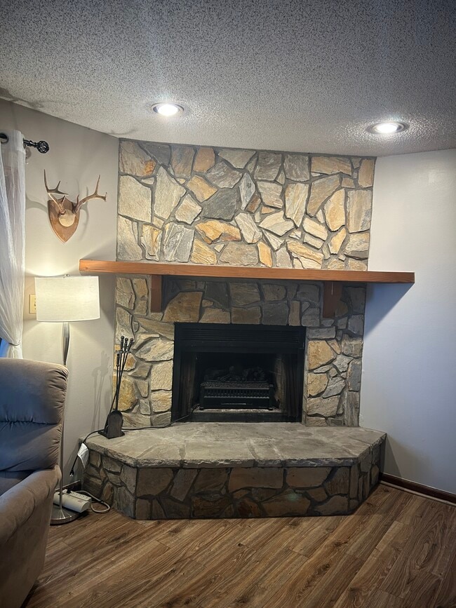 Building Photo - 164-311 Hanging Rock Villas