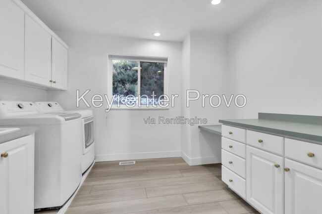 Building Photo - 1559 Oak Cliff Dr