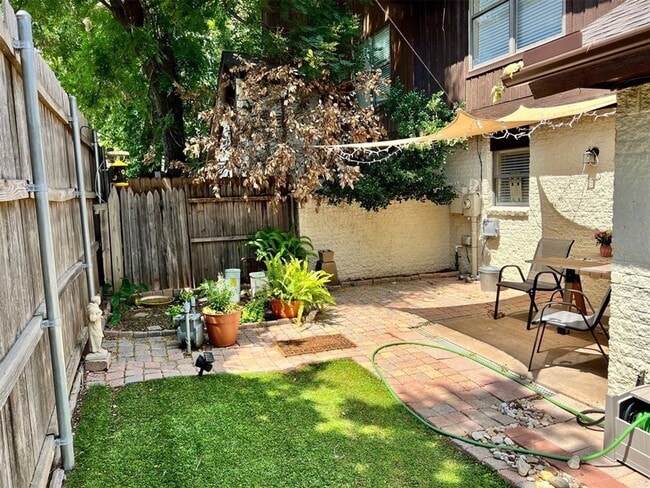 Building Photo - SUPER CUTE AREA