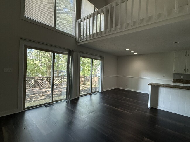 Building Photo - 8439 Lake Dr