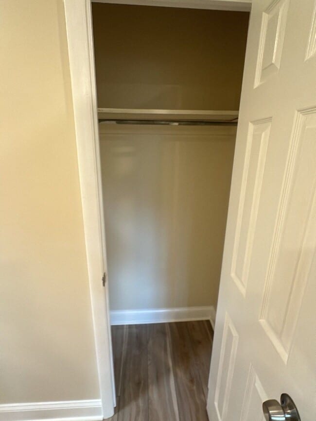 Building Photo - 408 Apple Dr