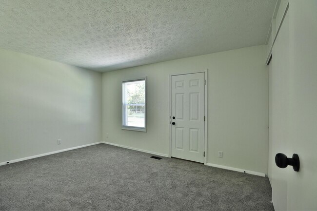 Building Photo - 601 Daventry Ln