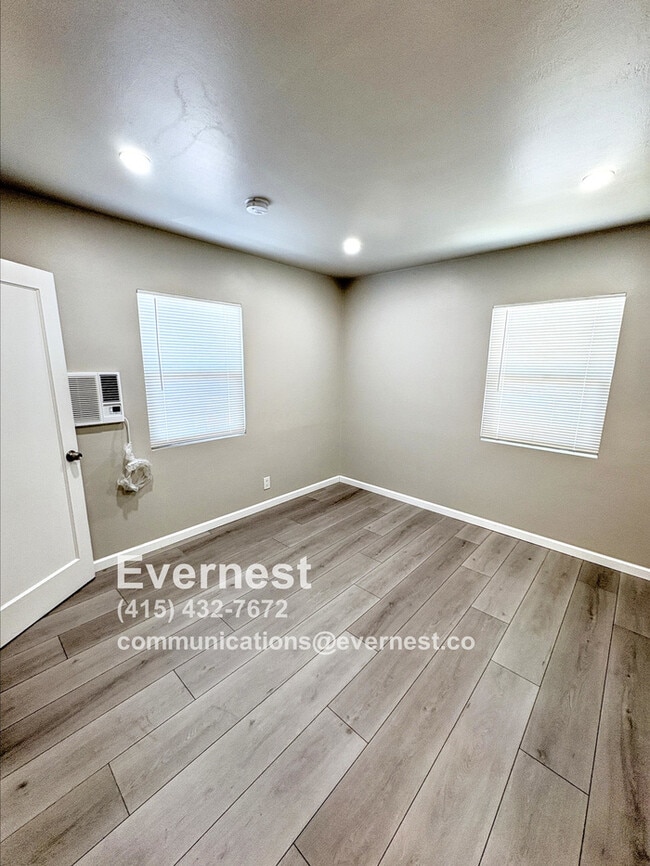 Building Photo - Charming 2-Bedroom, 1-Bathroom House in a ...