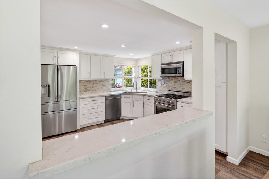 Building Photo - 19539 Shadow Springs Way