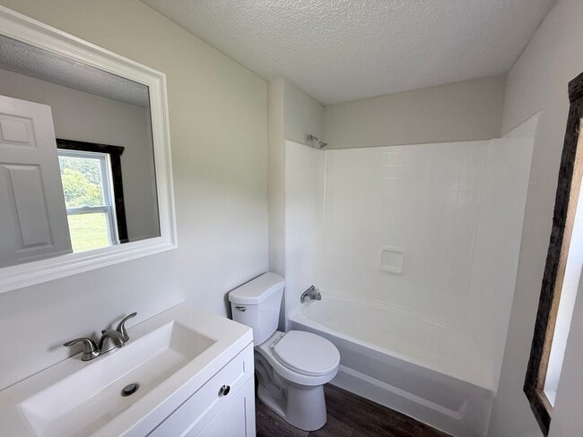 Building Photo - Fully Remodeled 3 Bedroom, 2 Bath Home in the Country – Versailles, KY