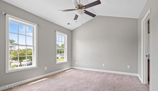 Building Photo - 303 Elk Ct