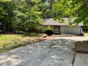 Building Photo - Ranch in Riverdale!