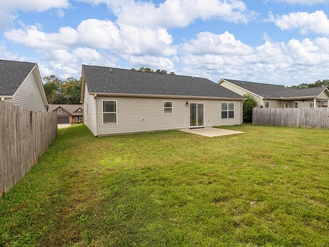 Building Photo - 3BR/2BA Inman Gem with Pool Access & Firep...