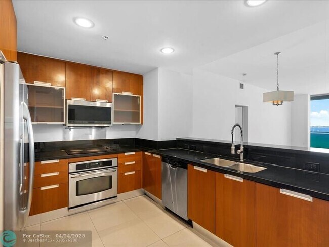 Building Photo - 7901 Hispanola Ave