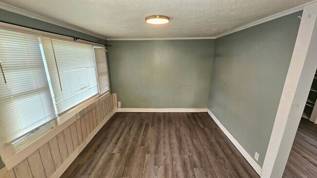 Building Photo - 490 Grand St