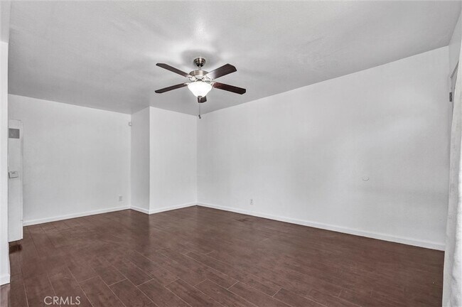 Building Photo - 1401 E 118th St