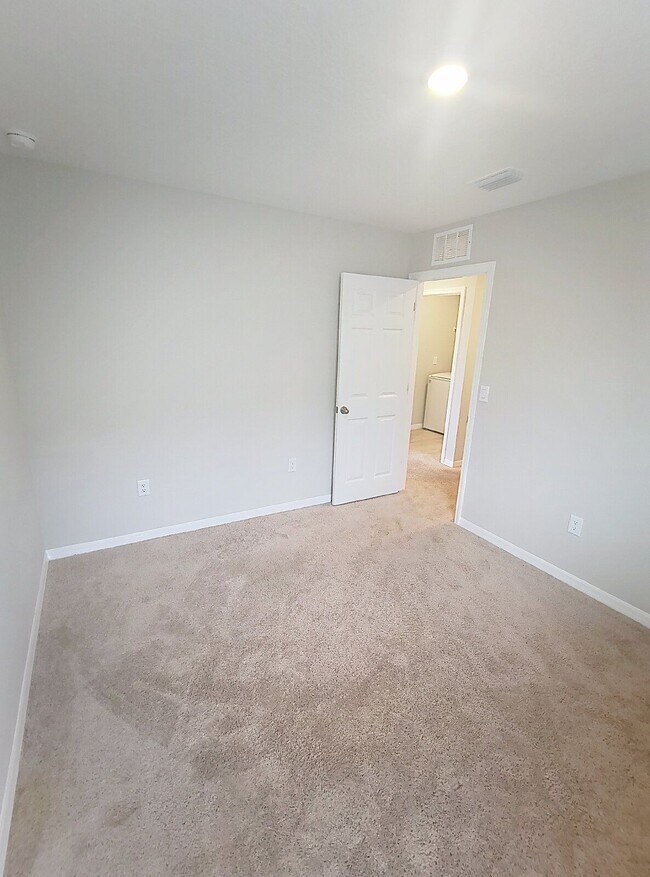 Building Photo - 12937 Camarillo Pl