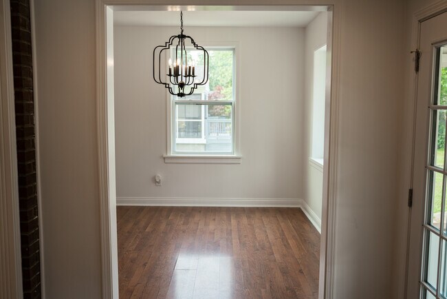 Building Photo - 218 Bramton Rd