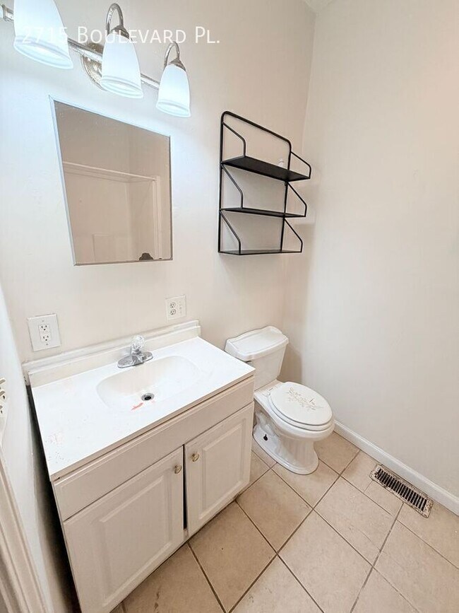 Building Photo - 2715 Boulevard Pl