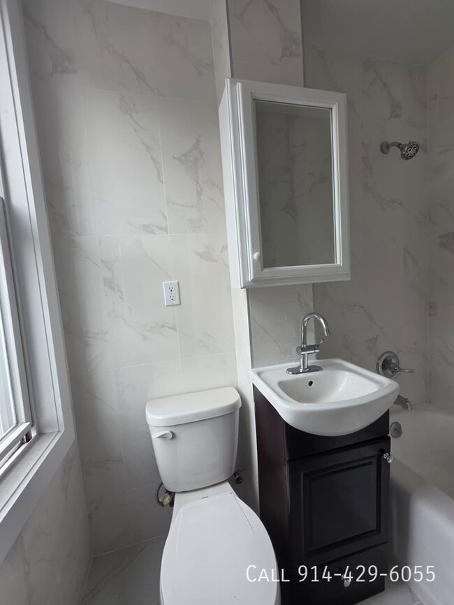 Building Photo - 132 Willow St