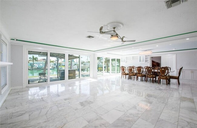 Building Photo - 551 Crystal Dr