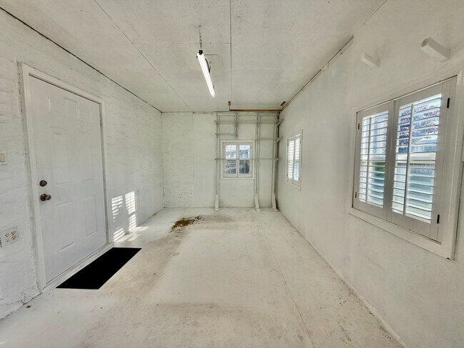 Building Photo - 723 Sailfish Dr