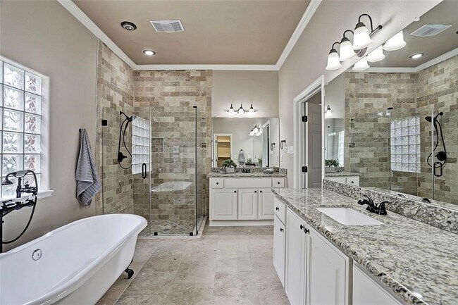 Building Photo - 16006 Piney Links