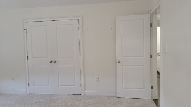 Building Photo - 130 Creekmound Dr