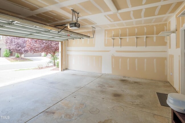 Building Photo - 533 Fumagalli Dr