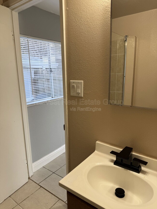 Building Photo - 2267 Huron Dr