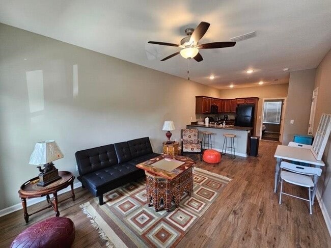 Building Photo - 2245 Del Carmel Way