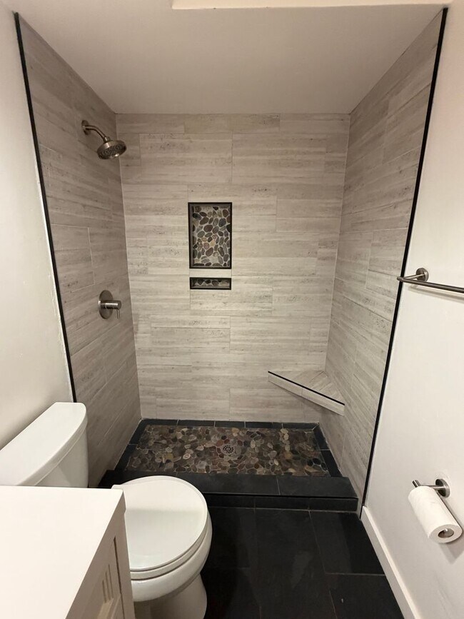 Building Photo - 2461 Bay Hill Cir