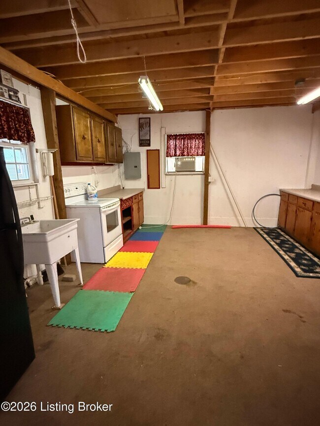 Building Photo - 207 Lake Shore Dr