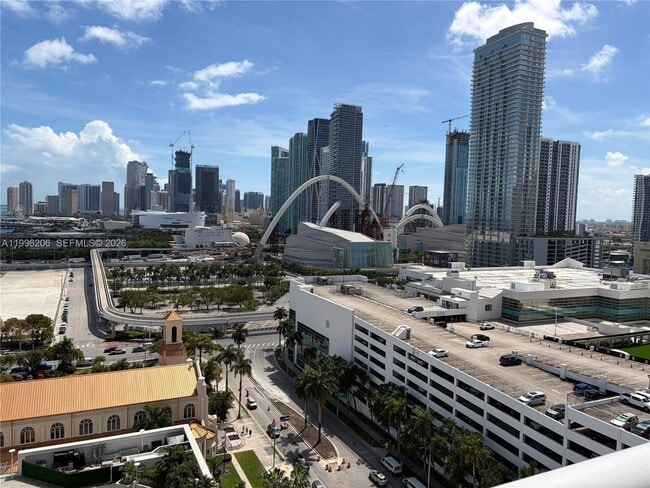 Building Photo - 1717 N Bayshore Dr