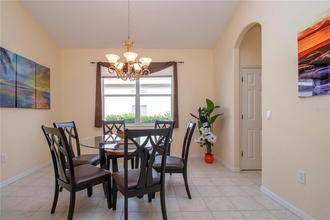 Building Photo - 275 Dahlia Ct