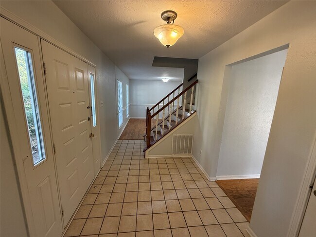 Building Photo - 4330 Meadow Springs Dr